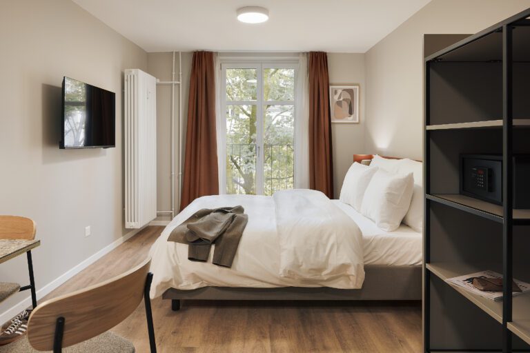 Studio Bett Mit Blick Auf Fenster