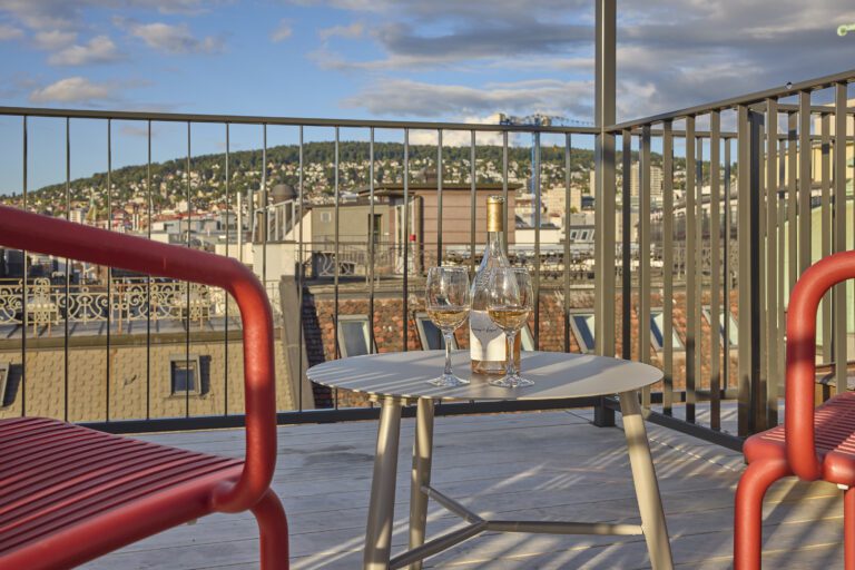 Terrasse Wein 2 Stay Sunday Hornergasse By Patrick Armbruster